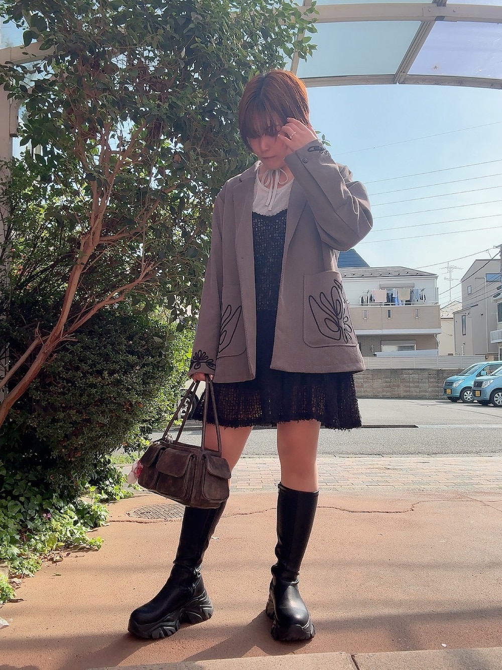 「ロングブーツ、ワンピース、シアートップス、スカート、ジャケット、春コーデ、着回しコーデ、おしゃれさんと繋がりたい、春服、オトナ女子、春、いいね、save、フォローお願いします🤑、ショートパンツ、大人かわいい、グレーコーデ」｜「ORiental TRafficの厚底ストレッチロングブーツ 31508（ブーツ、ブラック系）」を使った、teyonnngさん（レディース・159cm）の春コーディネートの1枚目の写真