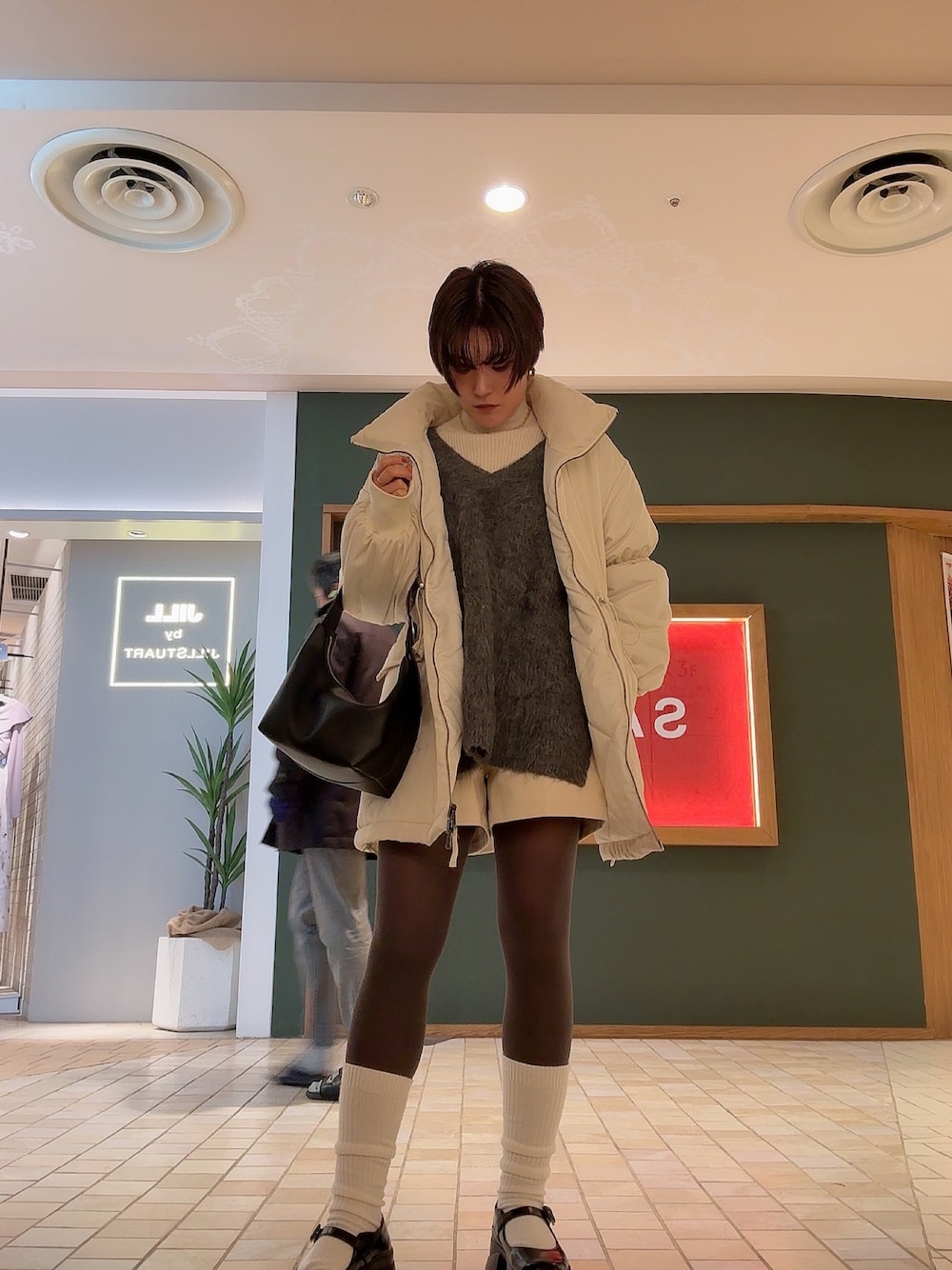 「真冬のあったかスタイル、ニット、モックネック、ショートパンツ、レッグウォーマー、着回しコーデ、タイツ×靴下、いいね、save、フォローお願いします🤑、おしゃれさんと繋がりたい、大人ファッション、大人可愛い、冬アウター、冬服、今日のコーデ、バレエシューズ」｜「Kastaneの厚底メリージェーンシューズ（ドレスシューズ、ブラック系）」を使った、teyonnngさん（レディース・159cm）の冬コーディネートの1枚目の写真