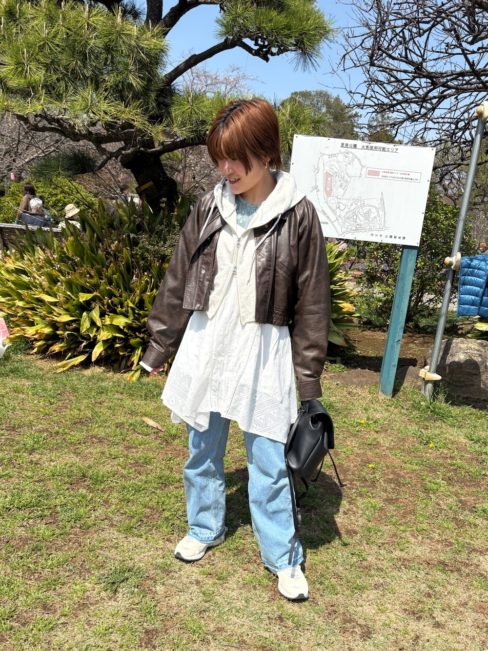 「レザー、ワンピース、デニム、パーカー、シアートップス、春色、スニーカー、着回しコーデ、パンツスタイル、ジャケット、春服、おしゃれさんと繋がりたい、いいね、save、フォローお願いします🤑、デニムコーデ、大人ファッション」｜「NIKEのアイテム（スニーカー、ベージュ系）」を使った、teyonnngさん（レディース・159cm）の春コーディネートの1枚目の写真