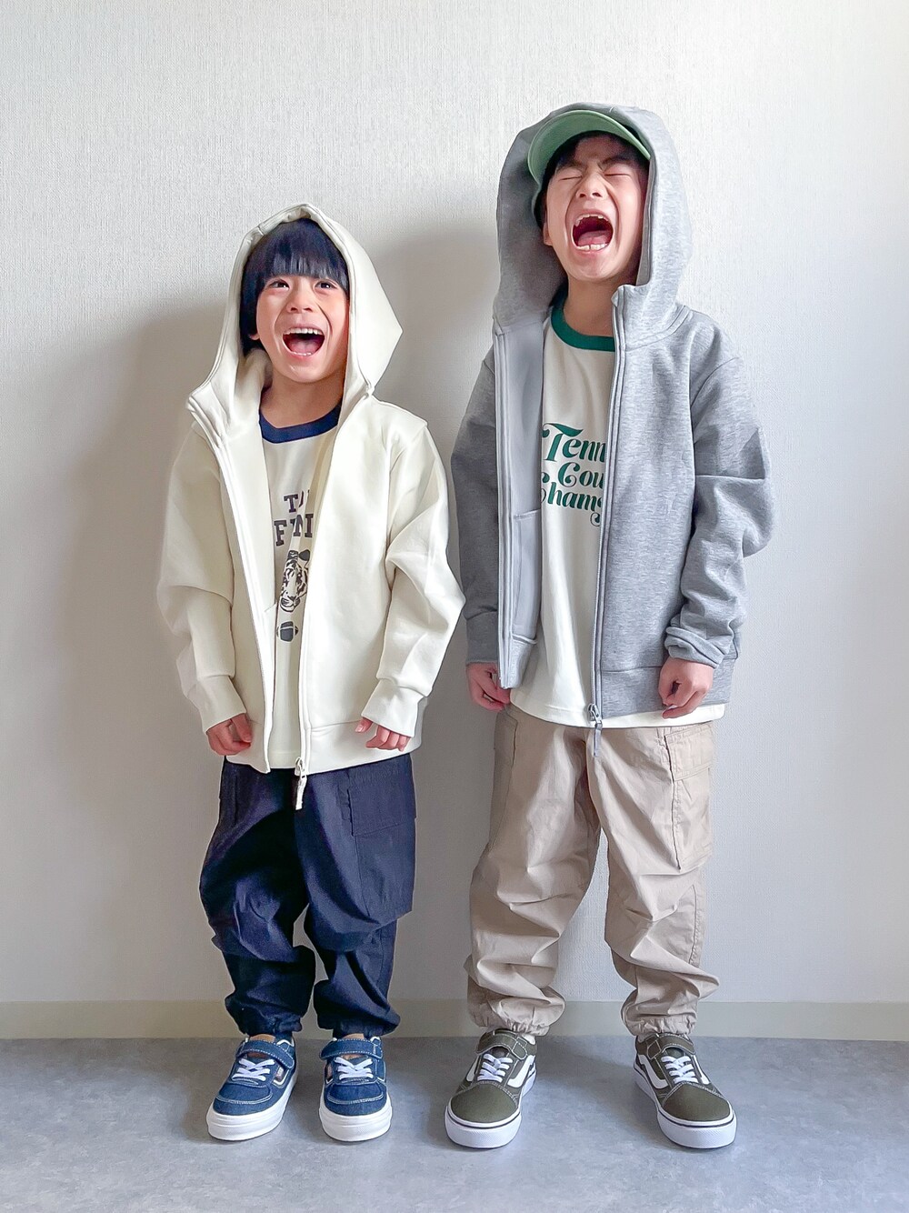 「カーゴパンツ、UNIQLO、パーカー、Tシャツ、ストリート、ストリートMIX、カジュアル、カジュアルコーデ、スニーカー、シンプル、シンプルコーデ、プチプラ」｜「digreenのアイテム（キャップ、グリーン系）」を使った、あおりゅーさん（キッズ・120cm）の春コーディネートの1枚目の写真