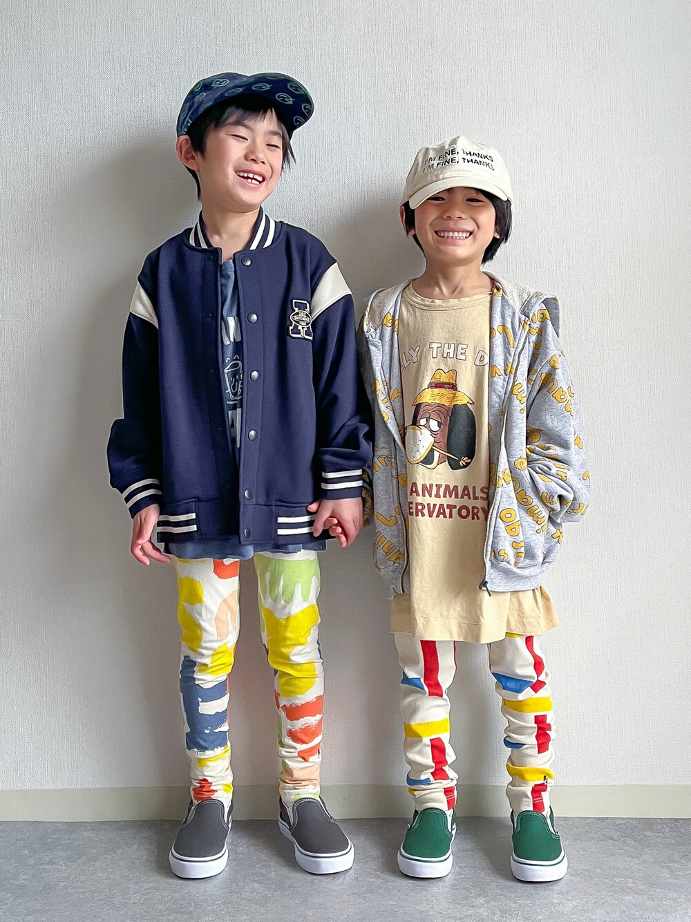 「春のNewスタイル、パステルカラー、スニーカー、スリッポン、キャップ、レギンス、カラーパンツ、Tシャツ、春アウター、春色、パーカー、お出かけコーデ、休日スタイル、カジュアル、リンクコーデ」｜「Wynkenのアイテム（キャップ、ブルー系）」を使った、あおりゅーさん（キッズ・120cm）の春コーディネートの1枚目の写真