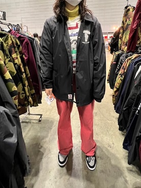 「アイテム（デニムパンツ、レッド系）」を使った、never3peeさん（レディース・167cm）の冬コーディネート