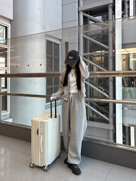 「anyonemore（エニワンモア）のバック切替タックワイドトレーニングパンツ（スウェットパンツ）」を使った、sara さん（レディース・163cm）の夏コーディネート