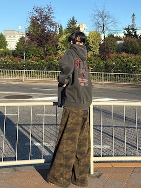「初秋のパンツスタイル」｜「アイテム（カーゴパンツ）」を使った、sara さん（レディース・163cm）の秋コーディネート