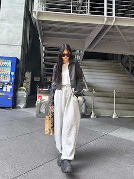 「アイテム（スウェットパンツ）」を使った、sara さん（レディース・163cm）の秋コーディネート