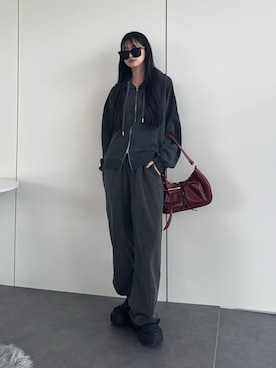 「アイテム（スウェットパンツ）」を使った、sara さん（レディース・163cm）の秋コーディネート