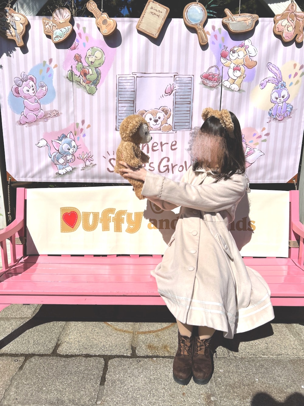 ダッフルコートを使った「ディズニーシー」の人気ファッション