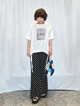 「SHOO・LA・RUE（シューラルー）の【ひんやり/体型カバー】プリントデザインが目を惹く 裾シャーリングTシャツ（Tシャツ/カットソー、ホワイト系）」を使った、ぬーさん（レディース・145cm）の夏コーディネート