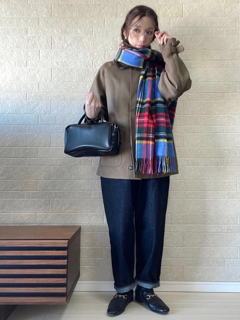 「メガネ女子、ボストンバッグ、トラッド、チェック柄に恋してる、ブーツ、テーパードデニム、PR、URBAN RESEARCH、RODE SKO、MACKINTOSH PHILOSOPHY、ジャケット、クリスマスに着たい服」｜「MACKINTOSH PHILOSOPHYのGREY LABEL 【RUSPER MIDDLE（ラスパーミドル）】FUDGEコラボ（ブルゾン、ベージュ系）」を使った、えばみ。さん（レディース・160cm）の冬コーディネートの1枚目の写真