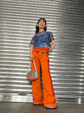 「DIESEL（ディーゼル）のアイテム（パンツ、オレンジ系）」を使った、Chikanoさん（レディース・162cm）の春コーディネート