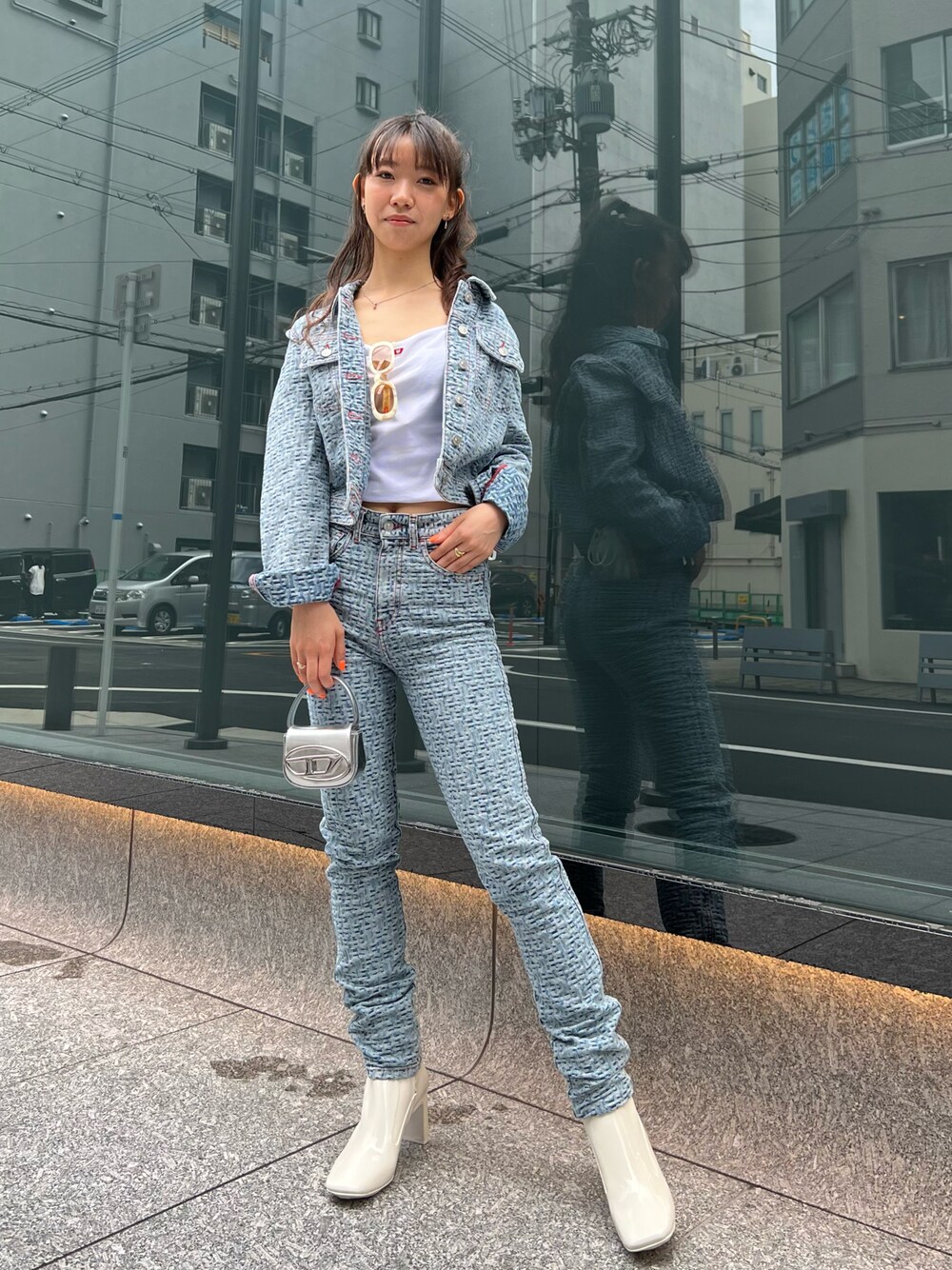 DIESELのキャミソールを使った「デニム」のレディース人気ファッション