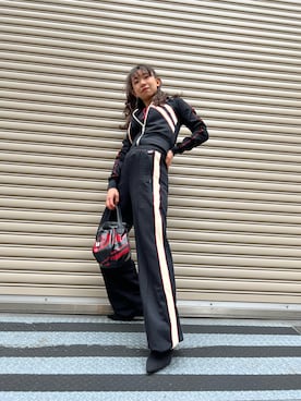 「DIESEL（ディーゼル）のレディース ターポリン バケットバッグ（ハンドバッグ、ブルー系）」を使った、Chikanoさん（レディース・162cm）の春コーディネート