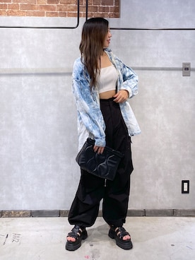 「アイテム（クラッチバッグ）」を使った、NIINAさん（レディース・164cm・20代）の夏コーディネート