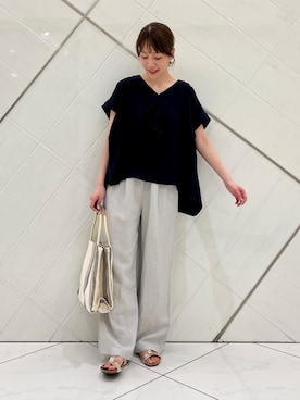 「URBAN RESEARCH DOORS（アーバンリサーチドアーズ）の『接触冷感/イージーケア』フロントフリルブラウス（シャツ/ブラウス、ブルー系）」を使った、IKUさん（レディース・161cm）の夏コーディネート