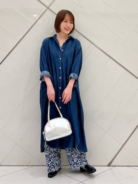 「URBAN RESEARCH DOORS（アーバンリサーチドアーズ）の『接触冷感/吸水速乾/イージーケア』フラワープリントドライタッチリラックスパンツ（その他パンツ）」を使った、IKUさん（レディース・161cm）の秋コーディネート