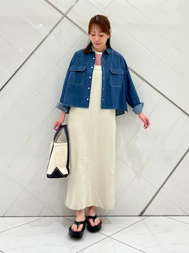「URBAN RESEARCH DOORS（アーバンリサーチドアーズ）のデニムショート丈シャツ（シャツ/ブラウス、ブルー系）」を使った、IKUさん（レディース・161cm）の春コーディネート