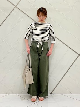 「URBAN RESEARCH DOORS（アーバンリサーチドアーズ）のコットンベーカーパンツ（その他パンツ、グリーン系）」を使った、IKUさん（レディース・161cm）の春コーディネート