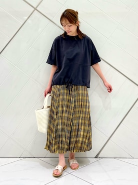 「URBAN RESEARCH DOORS（アーバンリサーチドアーズ）のヘムドロストプルオーバー（Tシャツ/カットソー、グレー系）」を使った、IKUさん（レディース・161cm）の春コーディネート