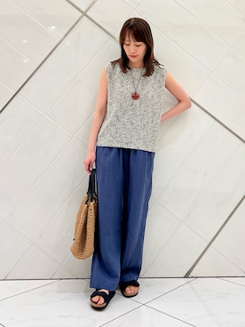 「URBAN RESEARCH DOORS（アーバンリサーチドアーズ）のブークレノースリーブニット（ニット/セーター、グレー系）」を使った、IKUさん（レディース・161cm）の夏コーディネート