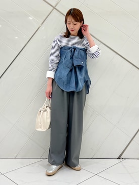 「URBAN RESEARCH DOORS（アーバンリサーチドアーズ）のシアーデニムシャツ（シャツ/ブラウス、ブルー系）」を使った、IKUさん（レディース・161cm）の春コーディネート