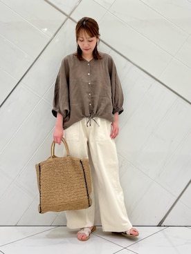 「URBAN RESEARCH DOORS（アーバンリサーチドアーズ）のコットンベーカーパンツ（その他パンツ、ホワイト系）」を使った、IKUさん（レディース・161cm）の春コーディネート
