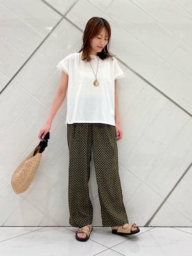 「URBAN RESEARCH DOORS（アーバンリサーチドアーズ）のシルケットコットンシアードッキングプルオーバー（Tシャツ/カットソー、ホワイト系）」を使った、IKUさん（レディース・161cm）の夏コーディネート