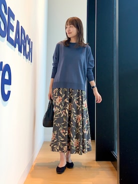 「URBAN RESEARCH DOORS（アーバンリサーチドアーズ）のレーヨン大花柄スカート（スカート）」を使った、IKUさん（レディース・160cm）の秋コーディネート