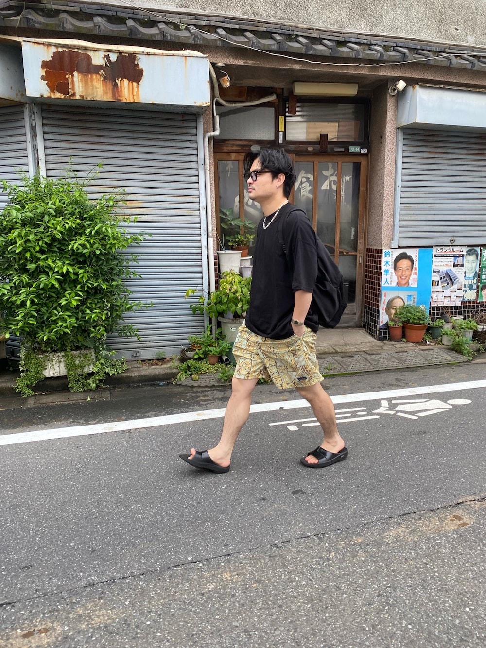 「プチプラ、シンプルコーデ、ゆるコーデ、カジュアルコーデ、プチプラコーデ」｜「LOS ANGELES APPARELのアイテム（Tシャツ/カットソー、ブラック系）」を使った、マーシーさん（メンズ・165cm）の秋コーディネートの1枚目の写真