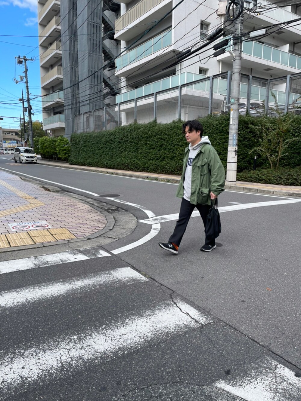 「ミリタリージャケット、シンプルコーデ、休日スタイル、レイヤードスタイル、秋コーデ、カジュアル、古着MIX、ストリート、低身長」｜「VINTAGEのアイテム（ミリタリージャケット、グリーン系）」を使った、マーシーさん（メンズ・165cm）の秋コーディネートの1枚目の写真