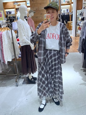 「アイテム（ソックス/靴下、グリーン系）」を使った、osumiさん（レディース・174cm）の秋コーディネート