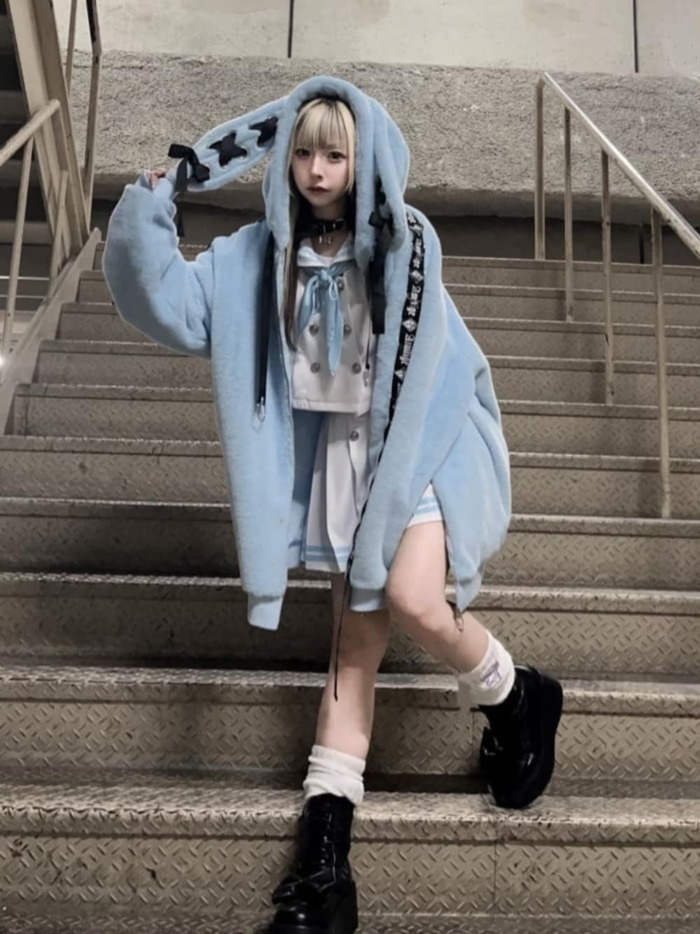 「リボン、セットアップ、淡色コーデ、韓国ファッション、休日スタイル、ミニスカート、ショートパンツ、低身長女子、春カラー、スカートコーデ、デートコーデ、個性派、Amilige、病みかわいい、地雷」｜「Amiligeの刺繍入りレッグウォーマー（レッグウォーマー、ホワイト系）」を使った、Amilige_officialさん（骨格ウェーブ・レディース・155cm）の春コーディネートの1枚目の写真