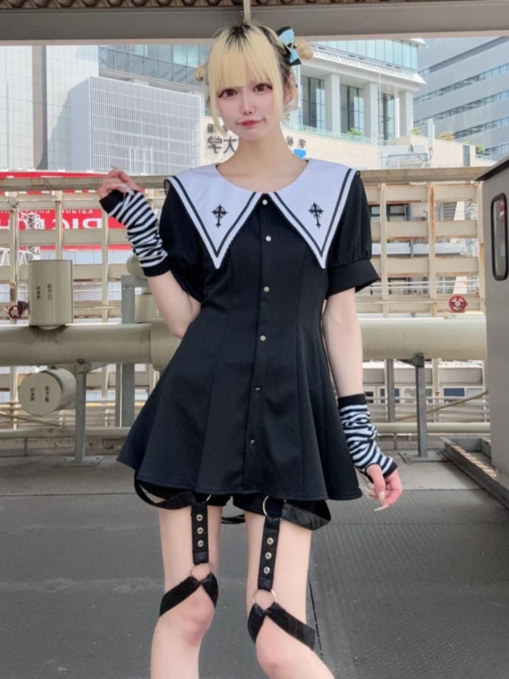 「Amilige、ユニセックス、サブカル、地雷、夏ファッション、韓国ファッション、リラックススタイル、夏コーデ、ブラックコーデ、推し活コーデ、160cm台コーデ、スポーツミックス、セットアップ、ミニスカート、ショートパンツ」｜「Amiligeのガーターベルト付パンツ（その他パンツ、ブラック系）」を使った、Amilige_officialさん（レディース・162cm）の夏コーディネートの1枚目の写真