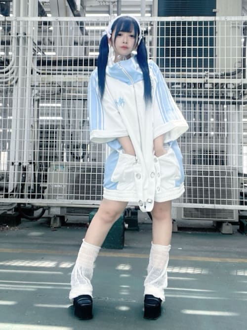 ハトメベルト付きライン入りZIPトップス（パーカー）｜Amilige