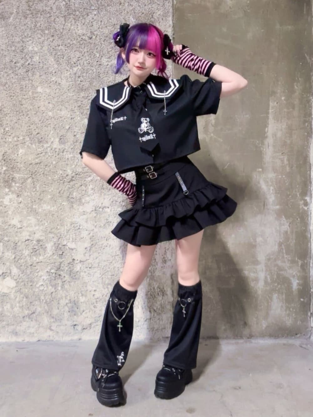 「リボン、ショートパンツ、お出かけコーデ、ミニスカート、モノトーン、春夏コーデ、韓国ファッション、今日のコーデ、春服、おでかけコーデ、骨格ストレート、病みかわいい、ジェンダーレス、Amilige、地雷系ファッション」｜「Amiligeのコルセット風フリルスカート（スカート、ブラック系）」を使った、Amilige_officialさん（骨格ストレート・レディース・155cm）の春コーディネートの1枚目の写真