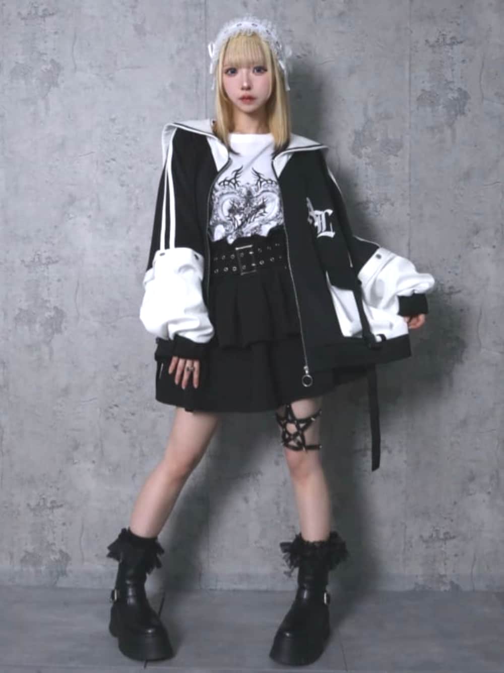 「カップルコーデ、デートコーデ、デート、Amilige、アミリージュ、個性派、病みかわいい、体型カバー、地雷系ファッション、地雷系、サブカル、サブカル地雷」｜「Amiligeのハトメベルト付きフレアスカート（スカート、ブラック系）」を使った、Amilige_officialさん（骨格ウェーブ・レディース・155cm）の春コーディネートの1枚目の写真