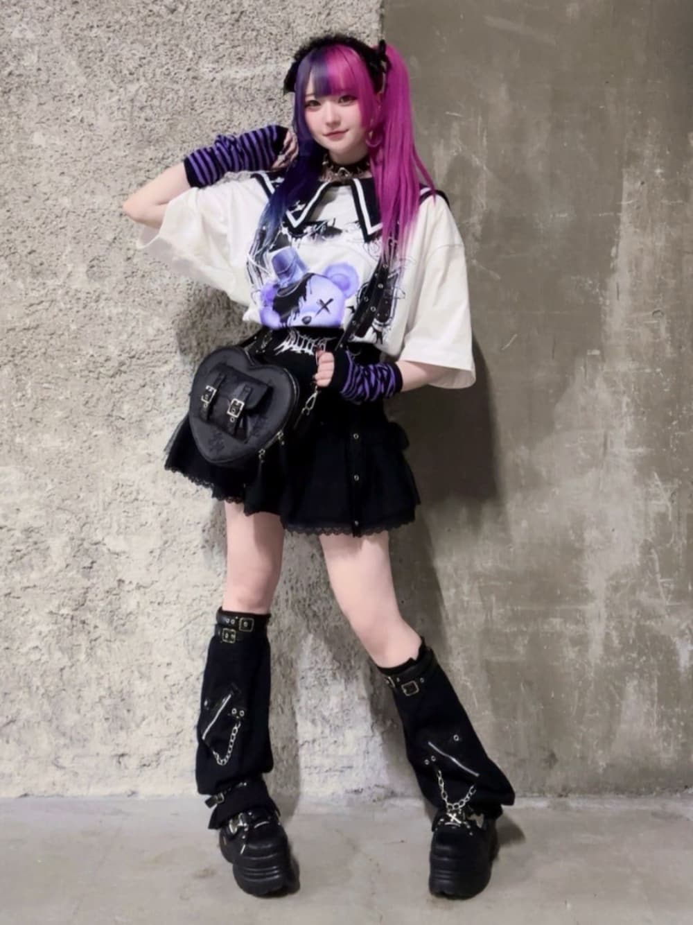 「セットアップ、レイヤードスタイル、韓国ファッション、春夏コーデ、ミニスカート、お出かけコーデ、ショルダーバッグ、女子ウケ、Amilige、個性派、体型カバー、骨格ウェーブ、サブカル、地雷、病みかわいい」｜「Amiligeのハイウエストチュールスカート（スカート、ブラック系）」を使った、Amilige_officialさん（骨格ウェーブ・レディース・155cm）の春コーディネートの1枚目の写真
