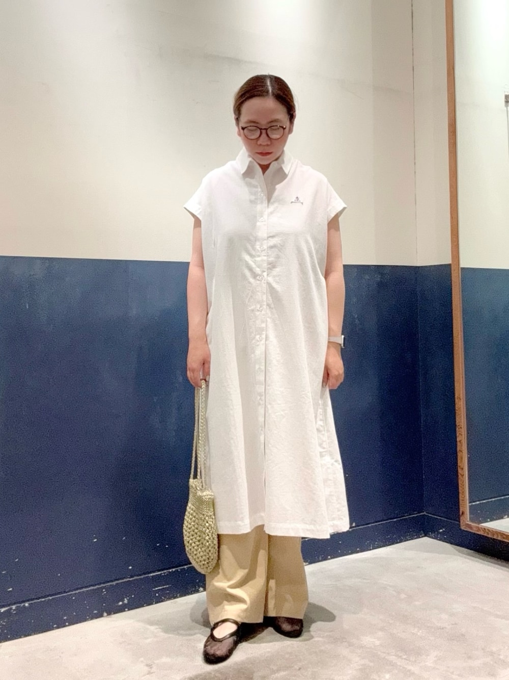 「チャオパニックティピー(CIAOPANIC TYPY)、ママコーデ、30代コーデ、高身長女子、シンプルコーデ、ラクチンコーデ、おしゃれさんと繋がりたい、ワンピース、GEVACO、夏コーデ、白ワンピース、シアー、オトナカジュアル、カジュアル、メガネ女子」｜「GEVACOの【GEVACO】フレンチスリーブシャツワンピース（ワンピース、ホワイト系）」を使った、ogitypyさん（骨格ストレート・レディース・165cm）の夏コーディネートの1枚目の写真