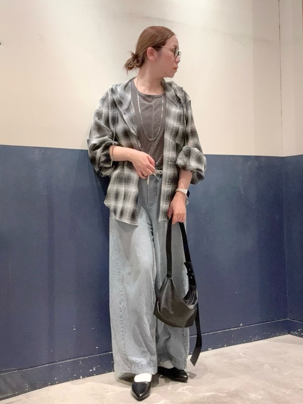 「チャオパニックティピー(CIAOPANIC TYPY)、ママコーデ、高身長女子、30代コーデ、おしゃれさんと繋がりたい、オトナカジュアル、オトナ女子、シンプルコーデ、ラクチンコーデ、チェック、ショルダーバッグ、デニム、秋服準備はじめました、メガネ女子、シャツスタイル」｜「CIAOPANIC TYPYの【S～XL展開】アソート素材フラットミュール（パンプス、ブラック系）」を使った、ogitypyさん（骨格ストレート・レディース・165cm）の秋コーディネートの1枚目の写真