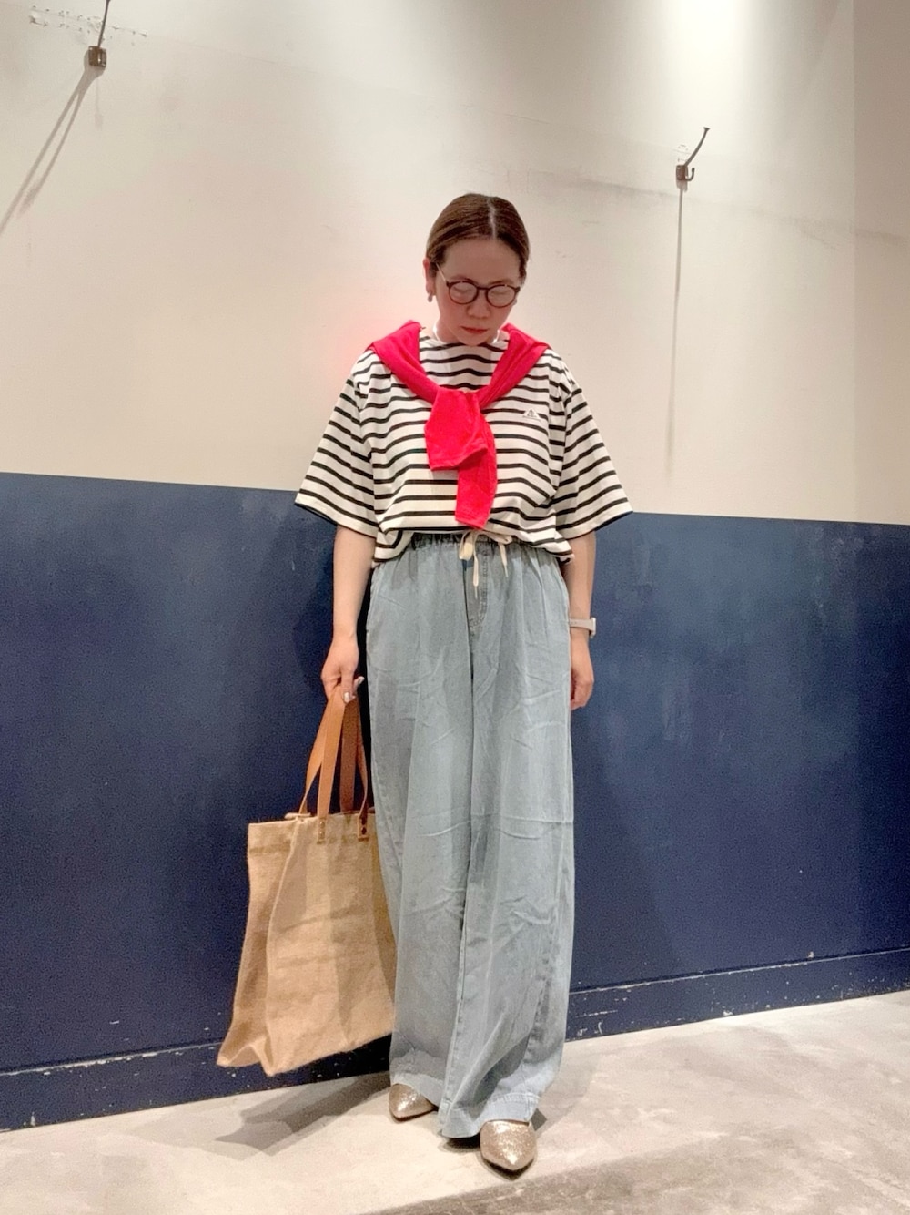「チャオパニックティピー(CIAOPANIC TYPY)、ママコーデ、30代コーデ、高身長女子、シンプルコーデ、ラクチンコーデ、今日のコーデ、夏コーデ、オトナカジュアル、カジュアル、GEVACO、デニム、ボーダー、カーディガン、おしゃれさんと繋がりたい」｜「GEVACOの【GEVACO】クルーネックショートカーディガン（カーディガン/ボレロ、レッド系）」を使った、ogitypyさん（レディース・165cm）の春コーディネートの1枚目の写真