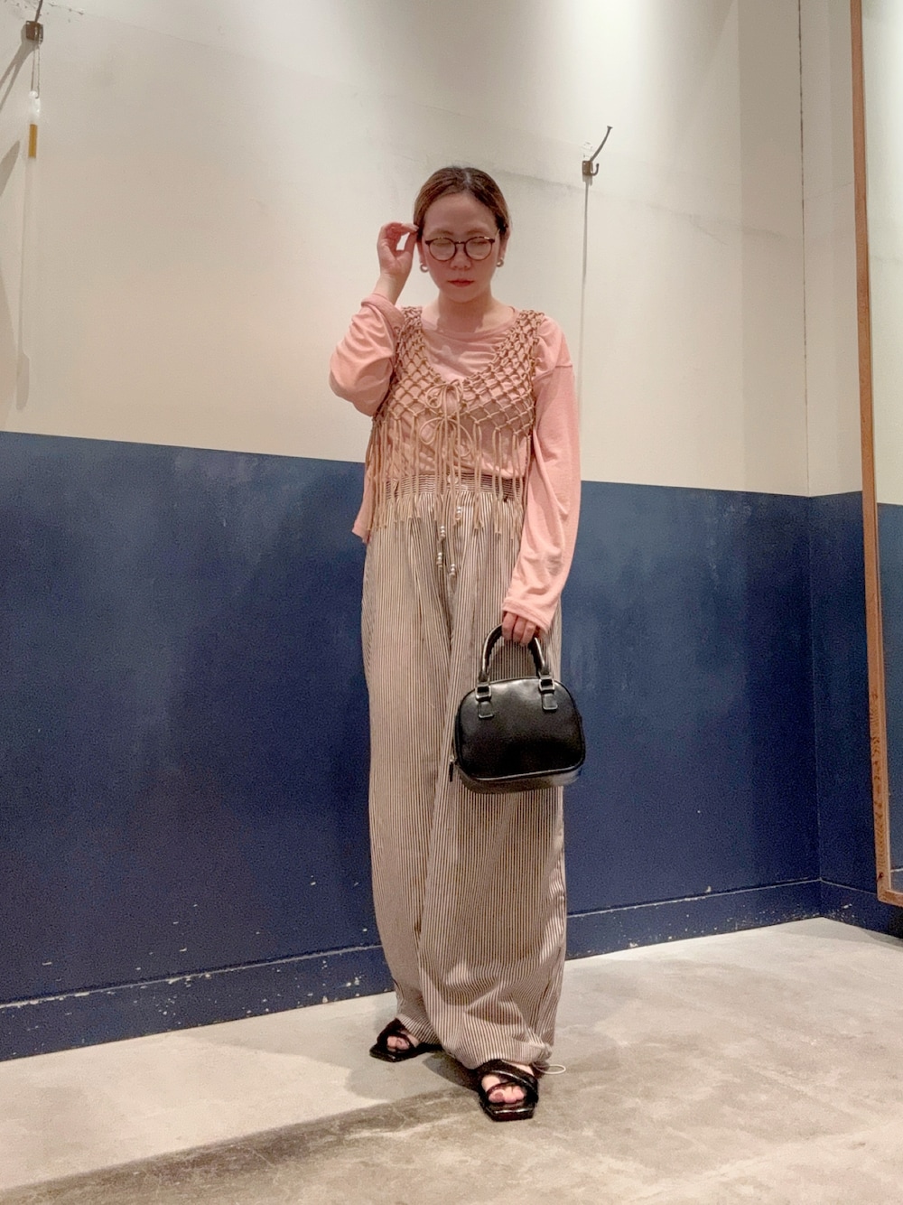 「韓国ファッション、オトナカジュアル、夏コーデ、春カラー、チャオパニックティピー(CIAOPANIC TYPY)、お洒落さんとつながりたい、シアートップス、高身長、30代コーデ、ママコーデ、ストライプ、ベスト、サンダル、バッグ、高身長コーデ」｜「CIAOPANIC TYPYの【GOOD HOLIDAY】前後2wayマクラメフリンジベスト（ベスト、ベージュ系）」を使った、ogitypyさん（骨格ストレート・レディース・165cm）の春コーディネートの1枚目の写真