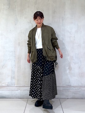 「アイテム（MA-1）」を使った、mochikoyさん（レディース・162cm）の秋コーディネート