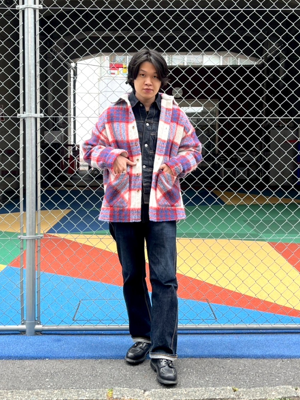 「TROPHY CLOTHINGの2505 Authentic Denim Jacket（デニムジャケット、ブルー系）」を使った、ytr0210さん（メンズ・173cm）の冬コーディネートの1枚目の写真