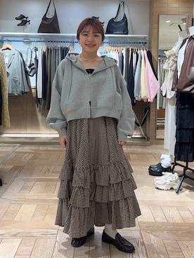 「LOWRYS FARM（ローリーズファーム）のＺＩＰショートフーディ　588894（パーカー、グレー系）」を使った、nanamoueさん（レディース）の春コーディネート