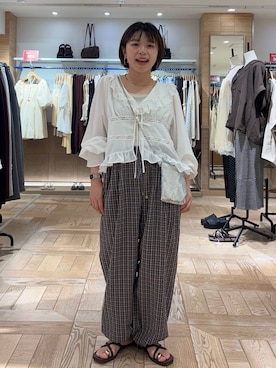 「LOWRYS FARM（ローリーズファーム）のスタイルＵＰクロスカップキャミ　100757（Tシャツ/カットソー、ホワイト系）」を使った、nanamoueさん（レディース）の夏コーディネート