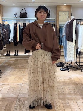 「LOWRYS FARM（ローリーズファーム）のティアードアシメスカート　1056558（スカート、ホワイト系）」を使った、nanamoueさん（レディース）の秋コーディネート