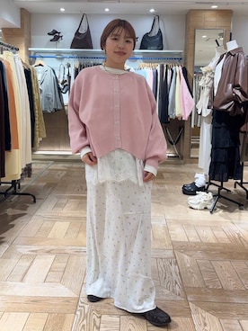 「LOWRYS FARM（ローリーズファーム）のストレッチサテンスカート　 290120（スカート、ホワイト系）」を使った、nanamoueさん（レディース）の春コーディネート