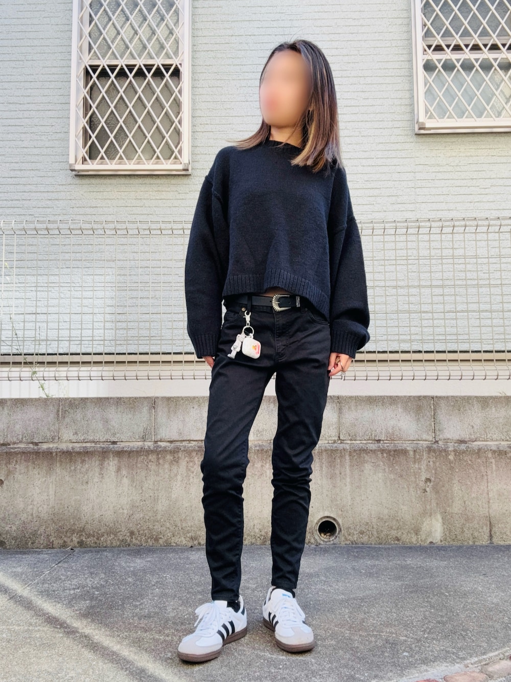「MOUSSYのアイテム（デニムパンツ、ブラック系）」を使った、Natsukiさん（骨格ナチュラル・レディース・155cm）の秋コーディネートの1枚目の写真