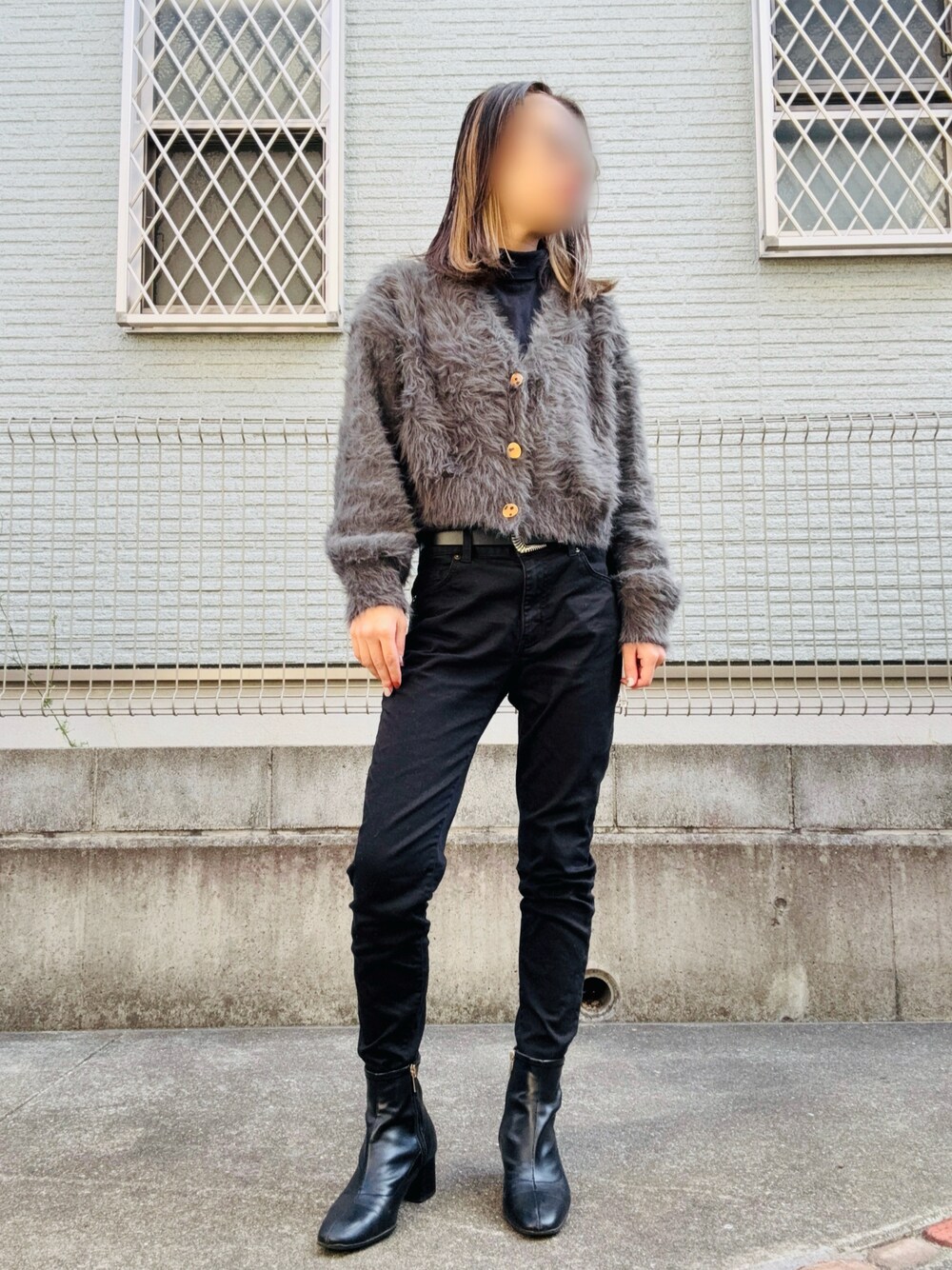 「MOUSSYのアイテム（デニムパンツ、ブラック系）」を使った、Natsukiさん（骨格ナチュラル・レディース・155cm）の秋コーディネートの1枚目の写真
