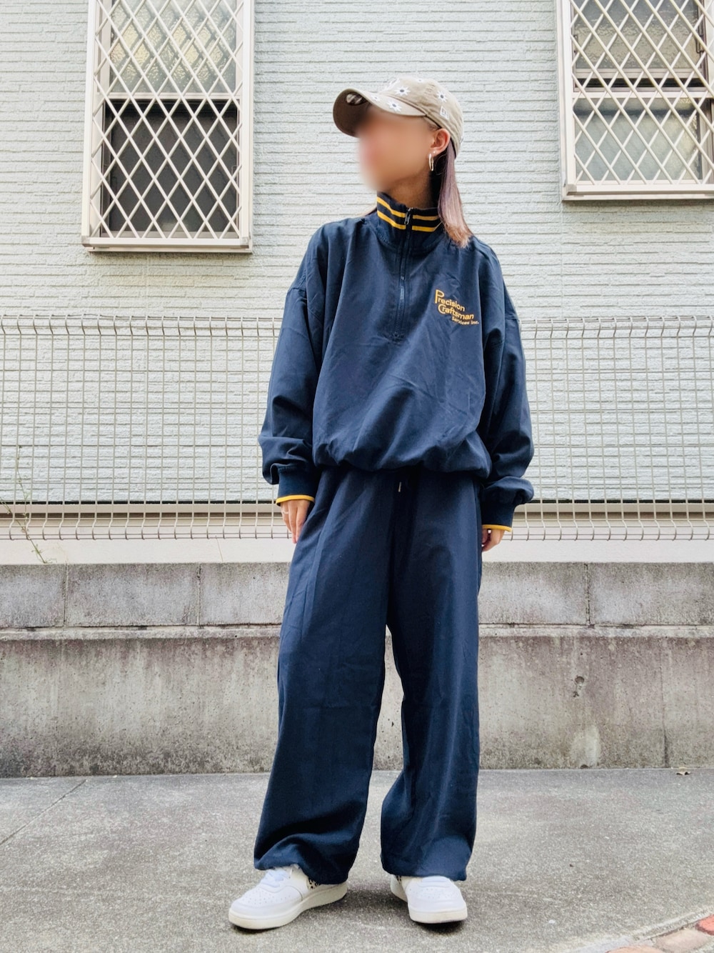 「Javaのアイテム（スウェットパンツ、ブルー系）」を使った、Natsukiさん（骨格ナチュラル・レディース・155cm）の冬コーディネートの1枚目の写真