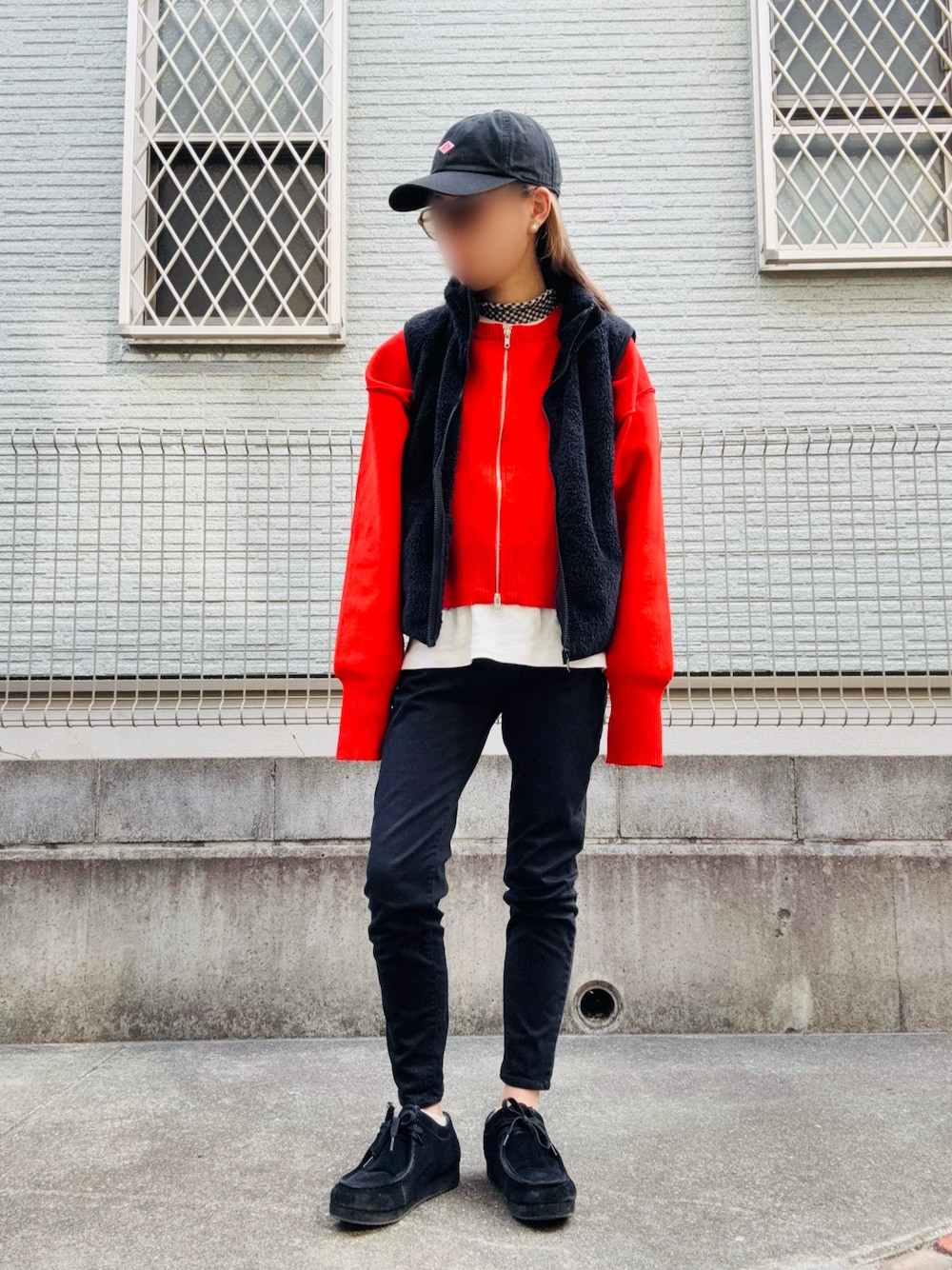 「MOUSSYのアイテム（デニムパンツ、ブラック系）」を使った、Natsukiさん（骨格ナチュラル・レディース・156cm）の冬コーディネートの1枚目の写真
